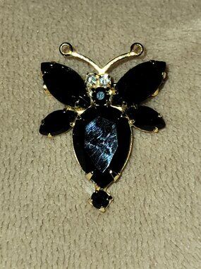 Vintage Onyx Bee Brooch Pin – Gold Filled, Rhinestone Eyes, Collectible Jewerlry